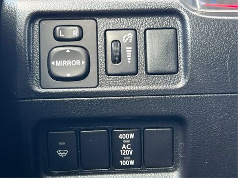 Used 2018 Toyota 4Runner TRD Off-Road AWD/4WD image 24