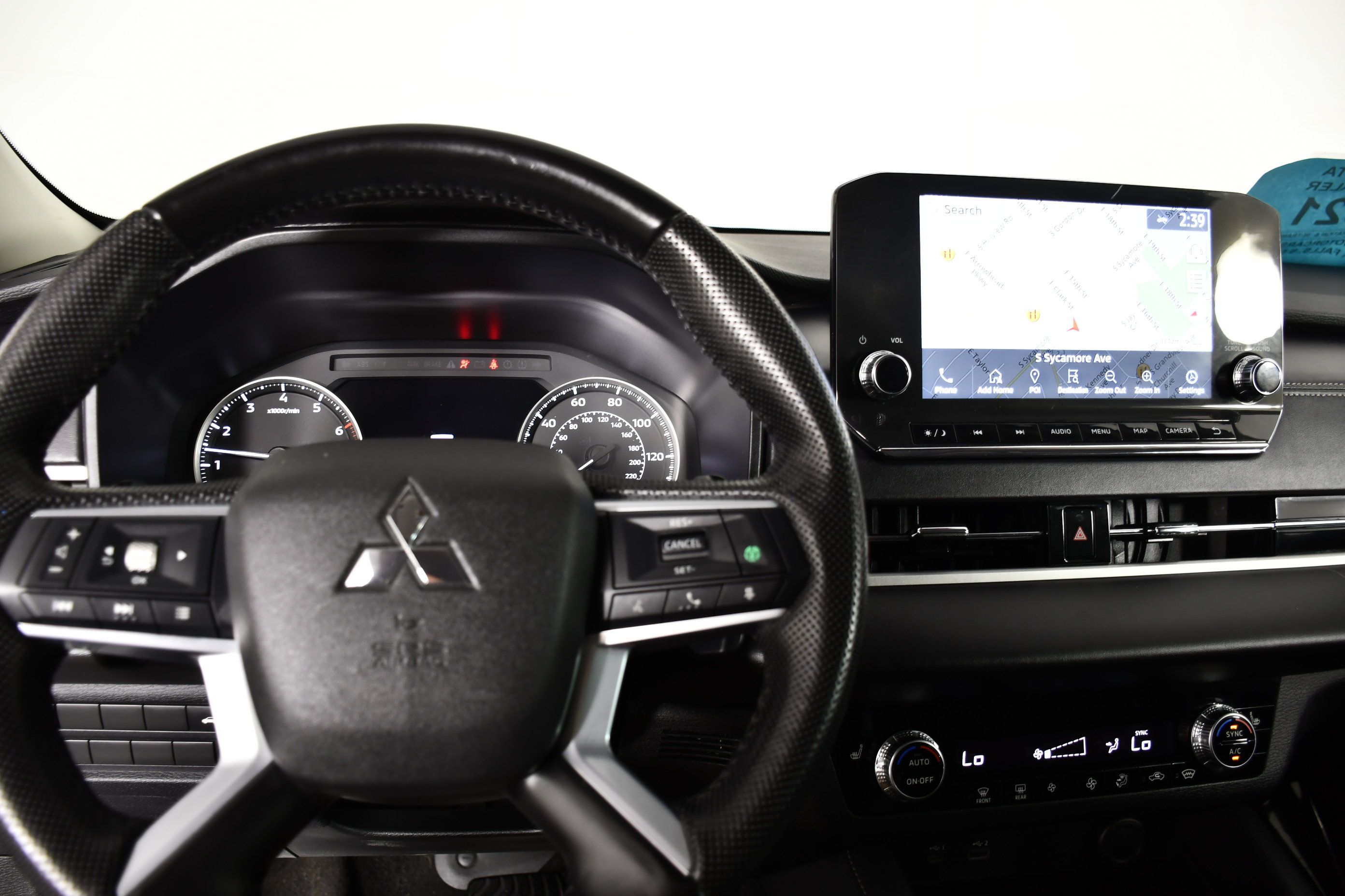 Used 2023 Mitsubishi Outlander SE AWD/4WD image 16