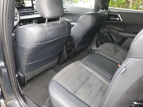 Used 2025 Mitsubishi Outlander SE AWD/4WD image 14