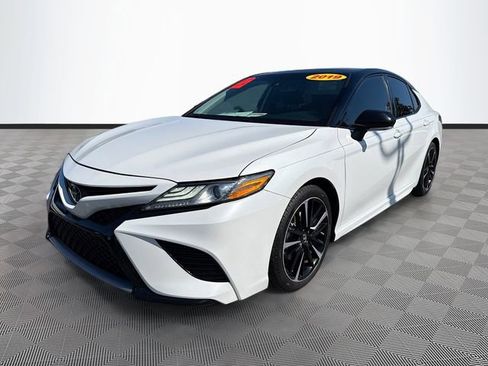 Used 2019 Toyota Camry XSE FWD image 3