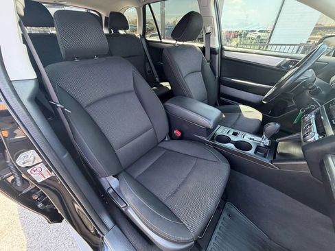 Used 2017 Subaru Outback 2.5i Premium AWD/4WD image 12