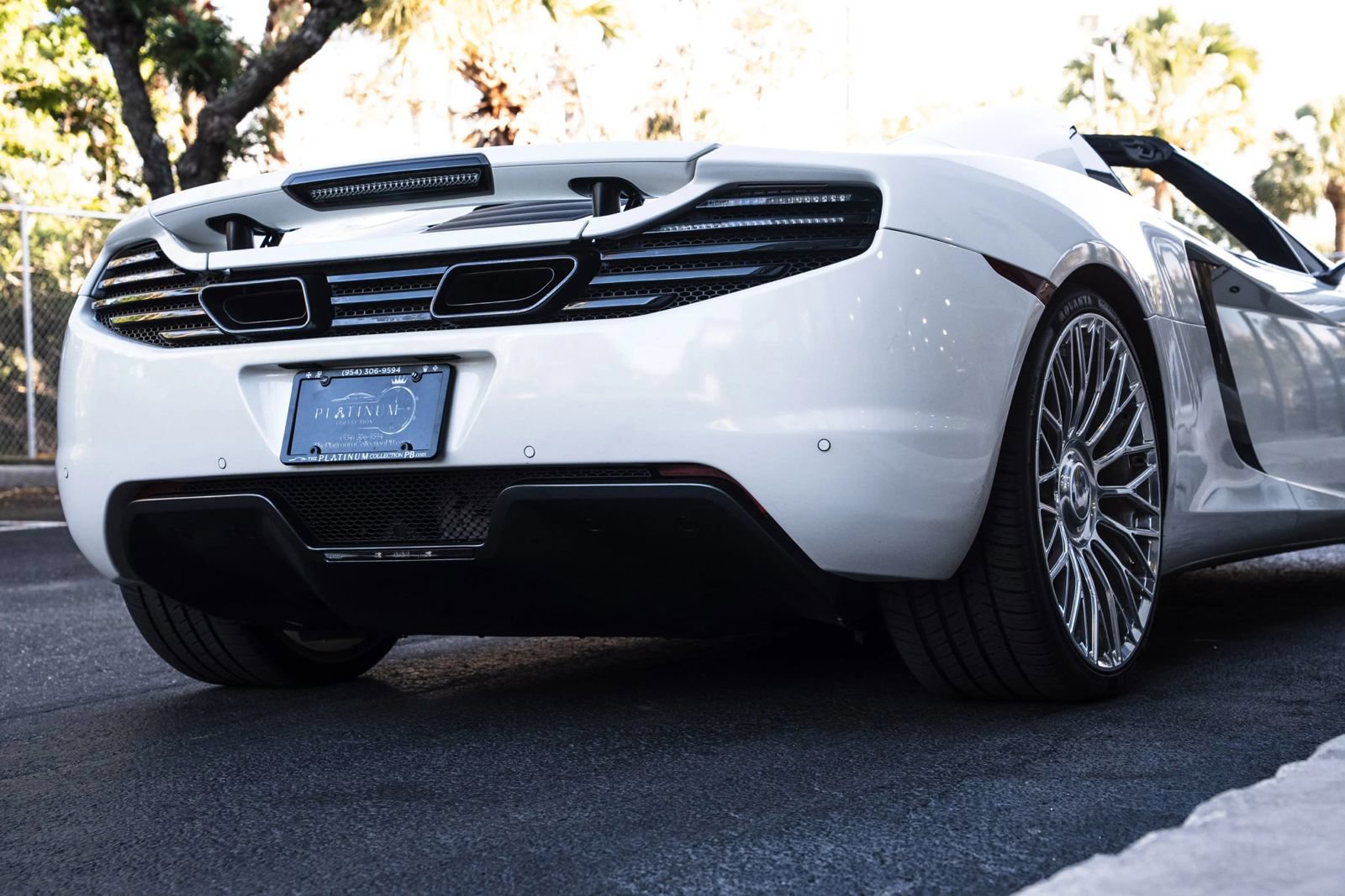 Used 2013 McLaren MP4-12C Spider RWD image 17