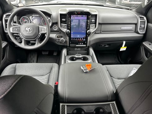 Used 2026 RAM 1500 4x4 Crew Cab image 30