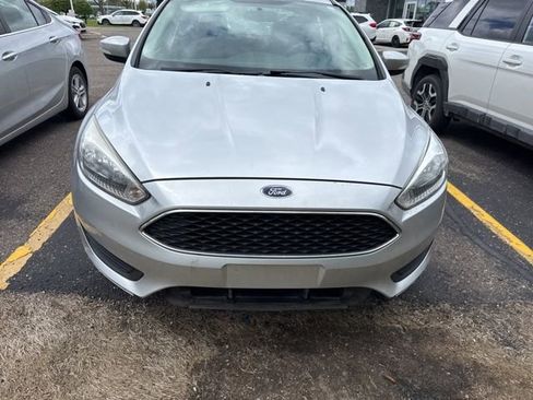 Used 2017 Ford Focus SE FWD image 3