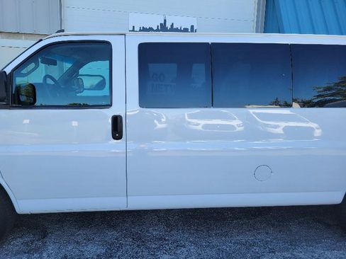 Used 2017 Chevrolet Express 3500 LT w/ LT Preferred Equipment Group RWD image 9
