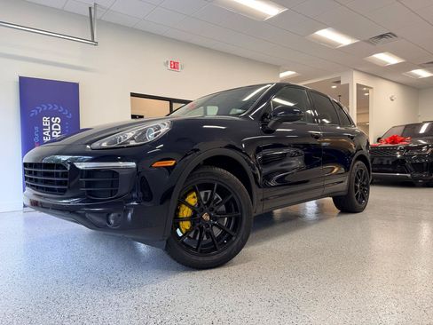 Used 2016 Porsche Cayenne AWD/4WD image 2