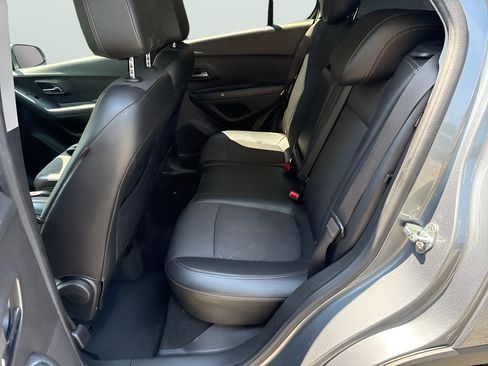 Used 2019 Chevrolet Trax LT w/ LT Convenience Package AWD/4WD image 9