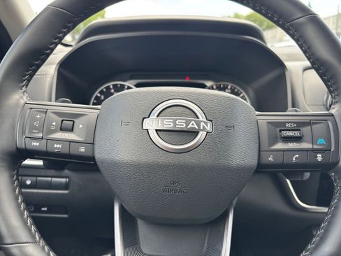 Used 2025 Nissan Rogue SV FWD image 30