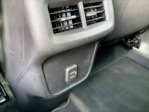 Certified 2024 Chevrolet Equinox LS FWD image 11