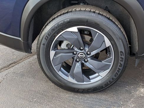 Used 2025 Nissan Rogue SV w/ SV Premium Package image 24