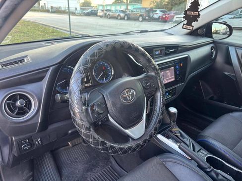 Used 2019 Toyota Corolla SE image 11