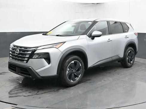 Used 2025 Nissan Rogue SV AWD/4WD image 6