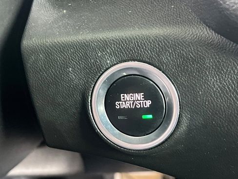 Used 2024 GMC Terrain SLE w/ Driver Convenience Package image 24