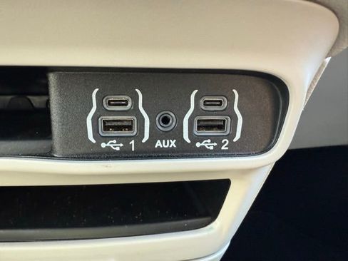 Certified 2024 Chrysler Pacifica Touring-L FWD image 27