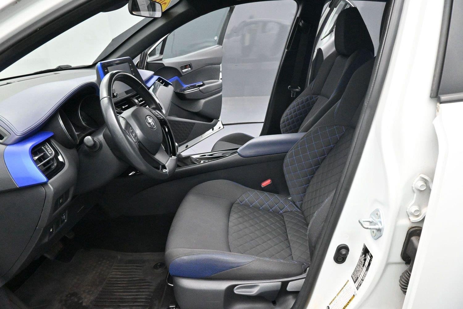 Used 2022 Toyota C-HR XLE FWD image 12