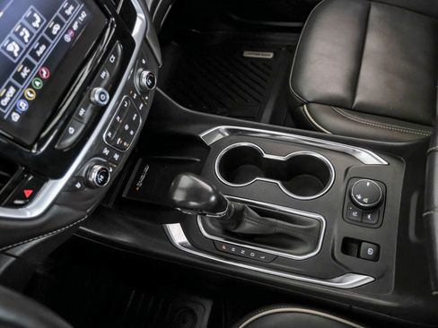 Used 2022 Chevrolet Traverse Premier w/ Redline Edition FWD image 29
