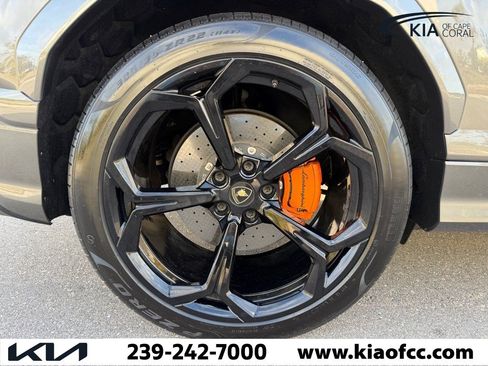 Used 2021 Lamborghini Urus image 18