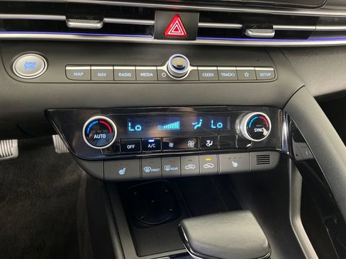 Used 2025 Hyundai Elantra SEL FWD image 30