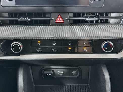 Used 2025 Kia Sportage LX FWD image 23