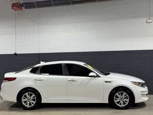 Used 2017 Kia Optima LX image 3