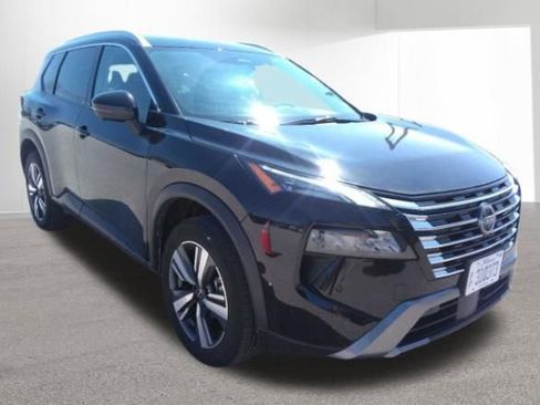 Used 2026 Nissan Rogue SL image 2