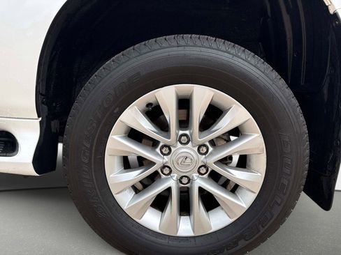 Used 2017 Lexus GX 460 Premium AWD/4WD image 36