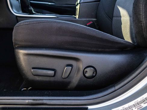 Certified 2017 Toyota Camry LE image 16