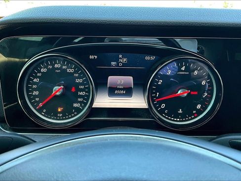 Used 2018 Mercedes-Benz E 300 4MATIC image 13