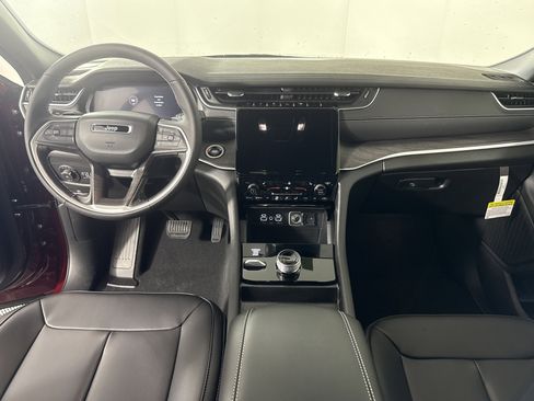 New 2025 Jeep Grand Cherokee L Limited w/ Black Appearance Package AWD/4WD image 15