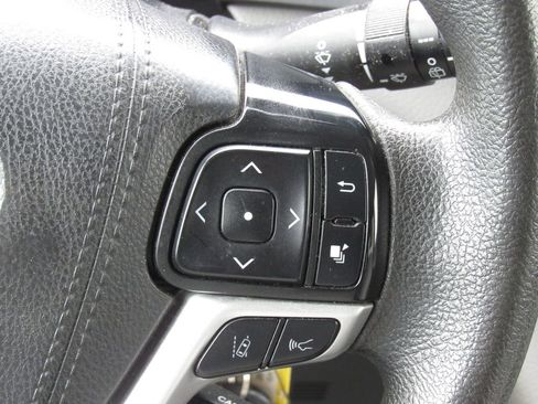 Used 2020 Toyota Sienna L FWD image 22