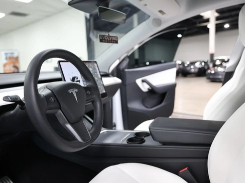 Used 2021 Tesla Model Y Performance AWD/4WD image 32