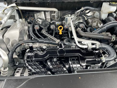 Used 2025 Mitsubishi Outlander AWD image 17
