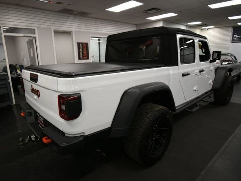 Used 2024 Jeep Gladiator Mojave w/ Technology Group AWD/4WD image 8