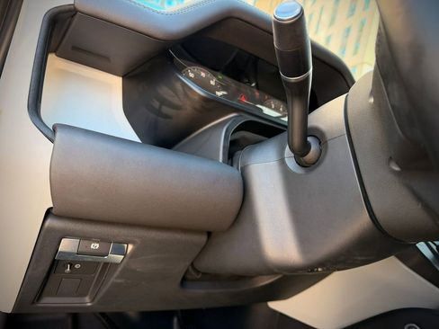 Used 2024 Land Rover Defender 110 X-Dynamic SE image 33