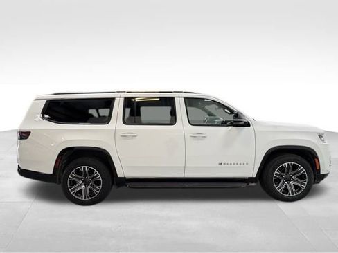 Certified 2024 Jeep Wagoneer L Series II w/ Flexible Seating Group image 7