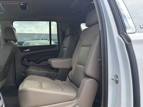Used 2019 Chevrolet Suburban LT RWD image 7