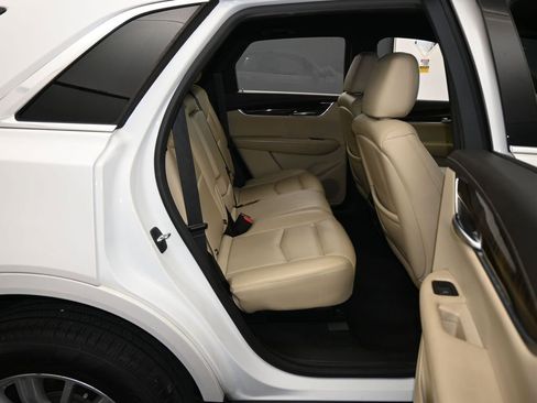 Used 2019 Cadillac XT5 FWD image 40