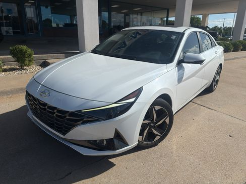 Used 2023 Hyundai Elantra Limited w/ Cargo Package FWD image 5