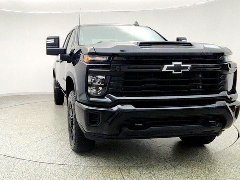Used 2025 Chevrolet Silverado 2500 Custom w/ Custom Blackout Package AWD/4WD image 2
