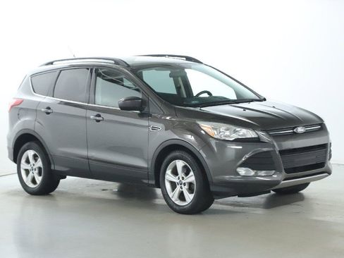 Used 2015 Ford Escape SE w/ Equipment Group 201A image 9