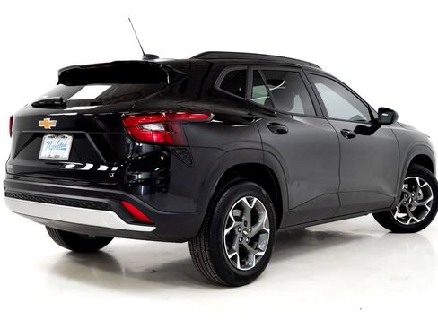 Used 2024 Chevrolet Trax LT w/ Driver Confidence Package FWD image 30