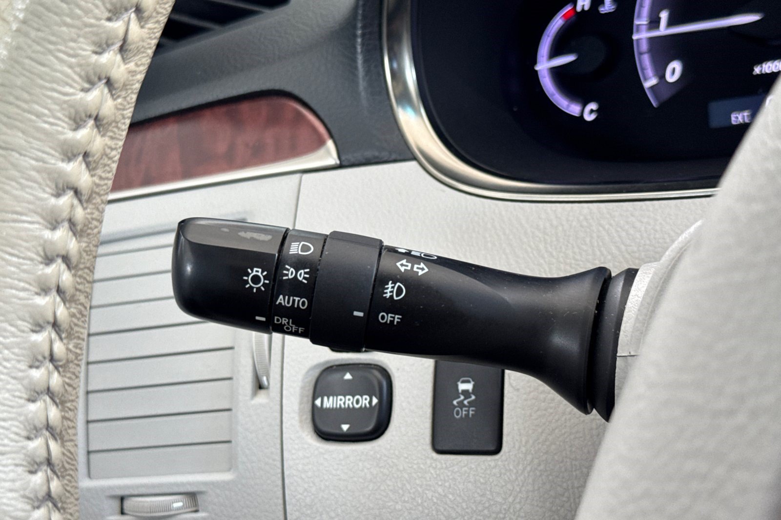 Used 2012 Toyota Avalon FWD image 30