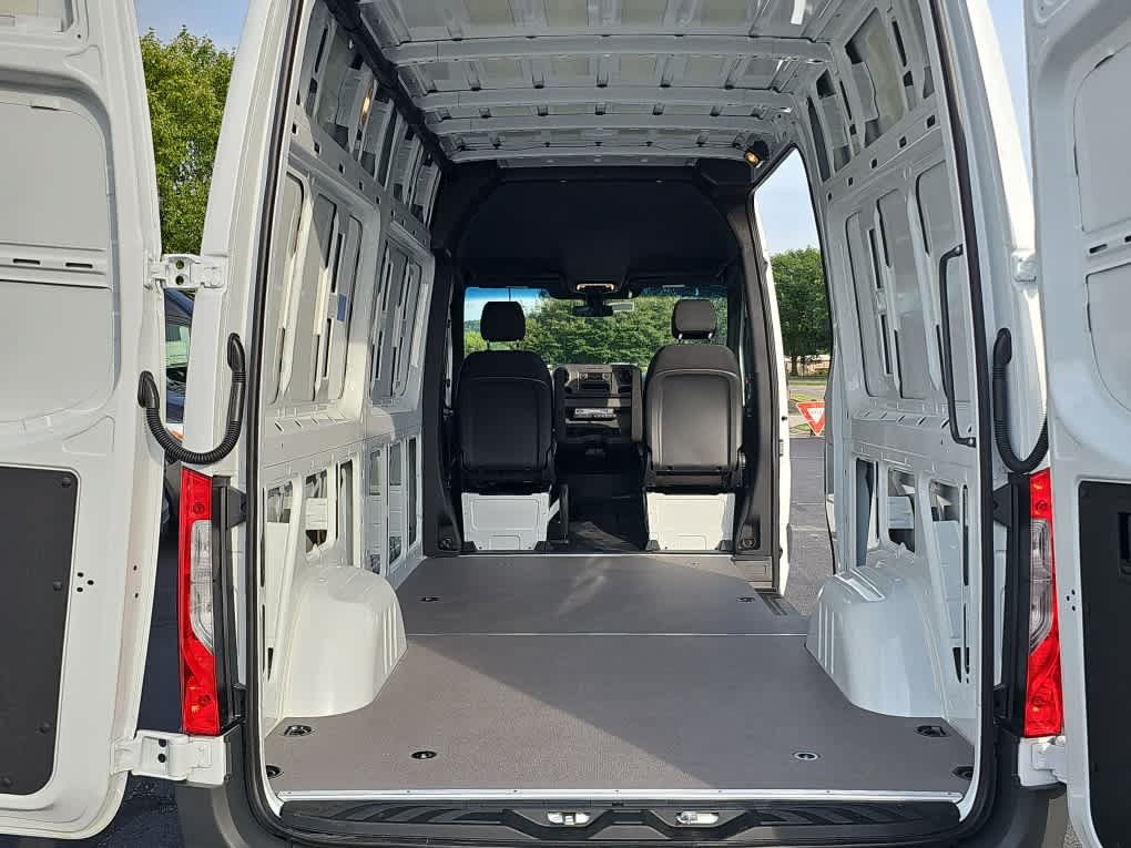 Used 2026 Mercedes-Benz Sprinter 2500 image 9