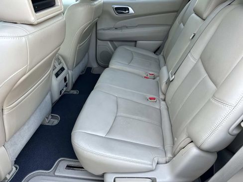 Used 2014 Nissan Pathfinder Platinum w/ Platinum Premium Package FWD image 23