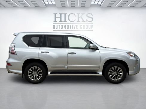 Used 2019 Lexus GX 460 Luxury AWD/4WD image 4