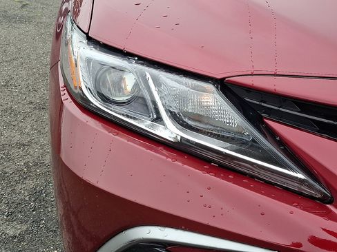 Certified 2022 Toyota Camry LE image 9