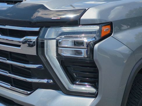 Used 2025 Chevrolet Silverado 2500 LTZ w/ LTZ Convenience Package AWD/4WD image 6