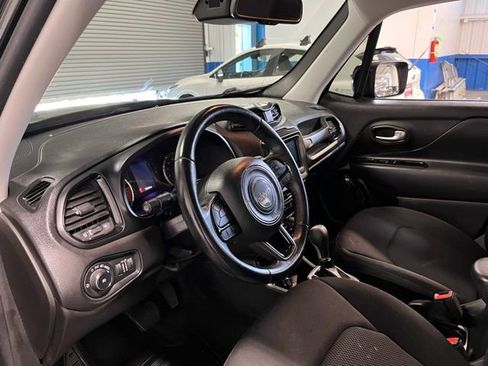 Used 2019 Jeep Renegade Altitude w/ Quick Order Package 2XM image 22