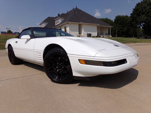 Used 1992 Chevrolet Corvette Convertible RWD image 15