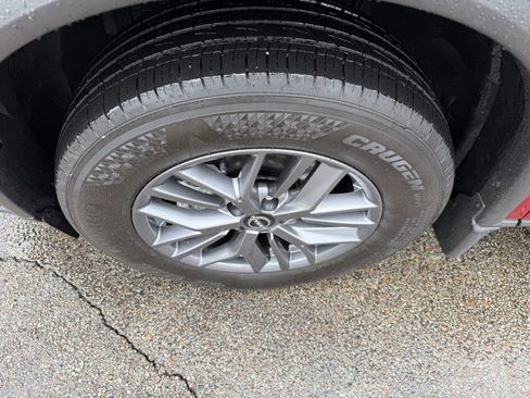 Used 2025 Nissan Rogue S AWD/4WD image 14